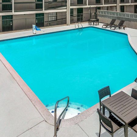 Baymont By Wyndham Austin University Area Exterior photo