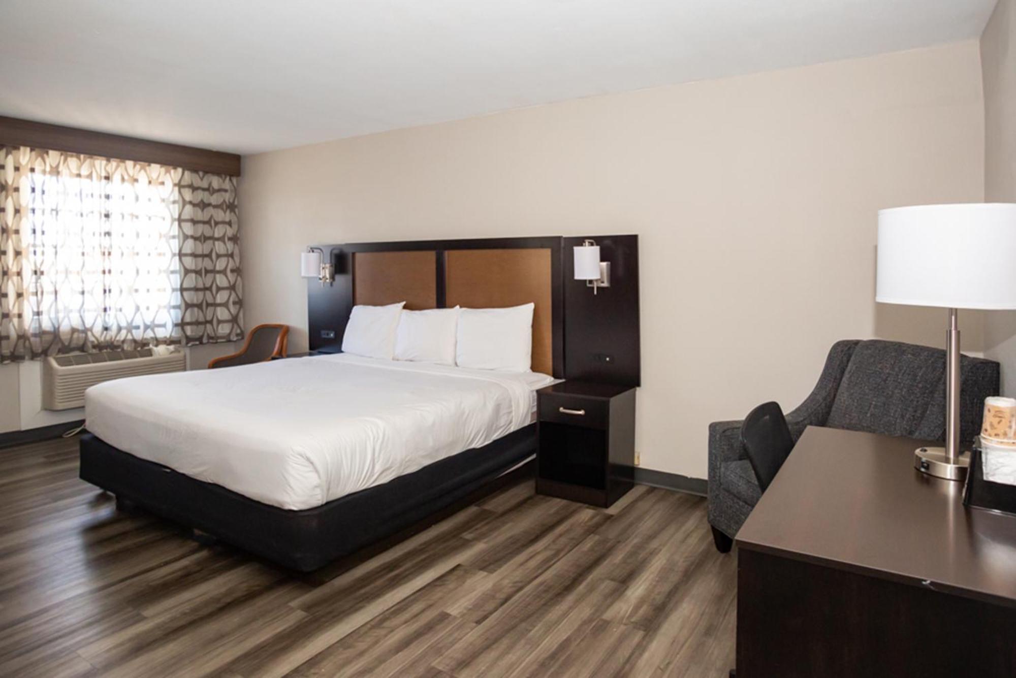 Baymont By Wyndham Austin University Area Exterior photo